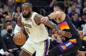 布克生涯总薪水5.34亿历史第3&仅次于詹库 乔治&恩比德分列4-5