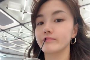 张曼曼社媒晒近照：人就应该循环在自己的喜欢里🍀