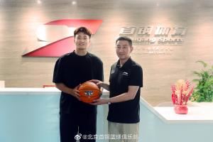 北京男篮注册16人：赵睿3年C类合同加盟 方硕&翟晓川&丘天续约