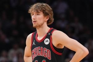 新赛季会有怎样的进步？公牛队祝布泽利斯21岁生日快乐！🎂