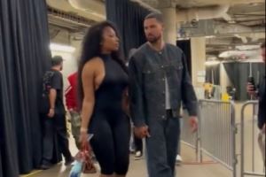 13中4得10分！克莱赛后手牵手携女友马冬梅离场