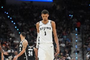 马刺主帅：今天配不上赢 接下来会做得更好 湖人不让文班靠近篮下